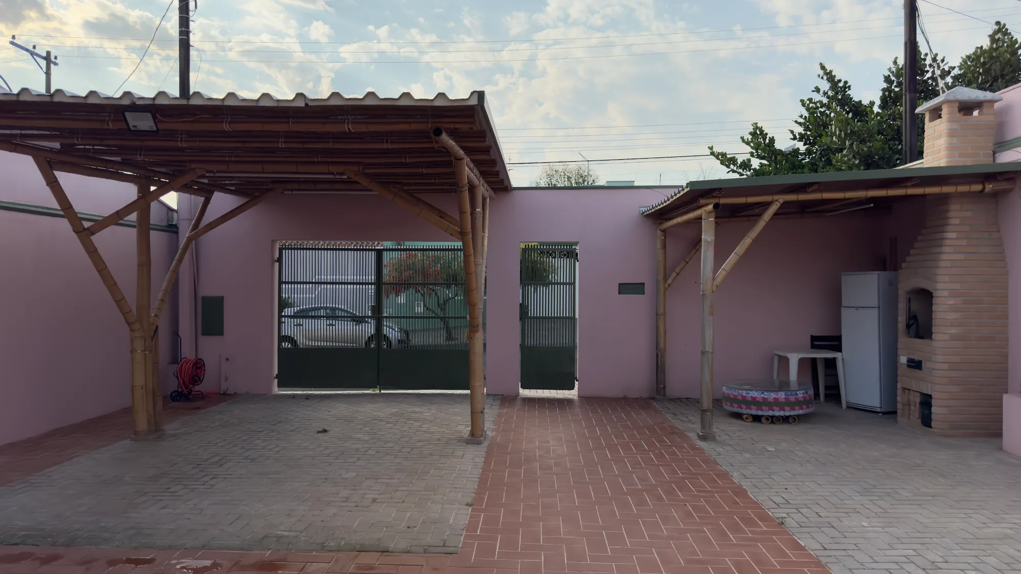 o pátio, construído
